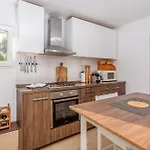 4 Bedroom Pet Friendly In 펜션 *