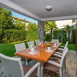 펜션 4 Bedroom Pet Friendly In *