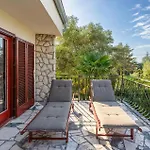 4 Bedroom Pet Friendly In