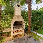 4 Bedroom Pet Friendly In *