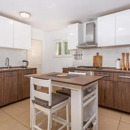 Awesome In With Kitchen Holiday home