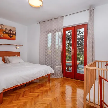 Prázdninový dům 4 Bedroom Lovely In Malinska