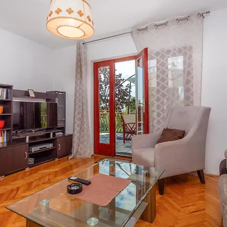 4 Bedroom Lovely In Prázdninový dům Malinska