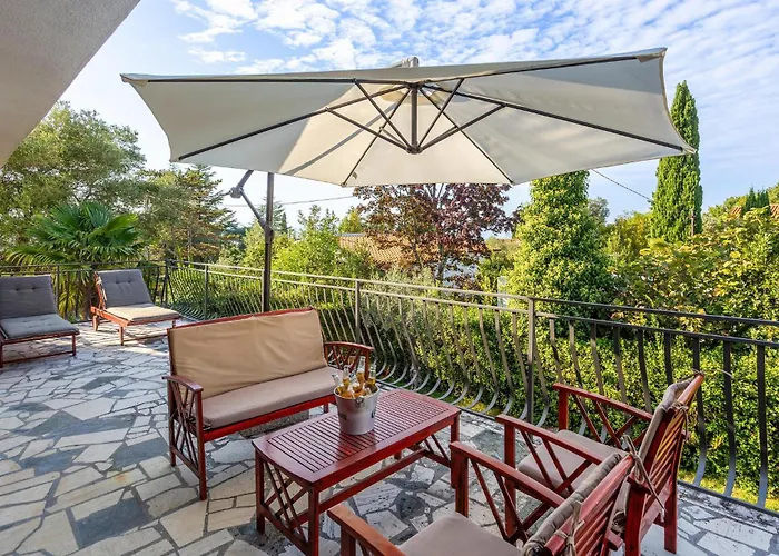 4 Bedroom Pet Friendly In