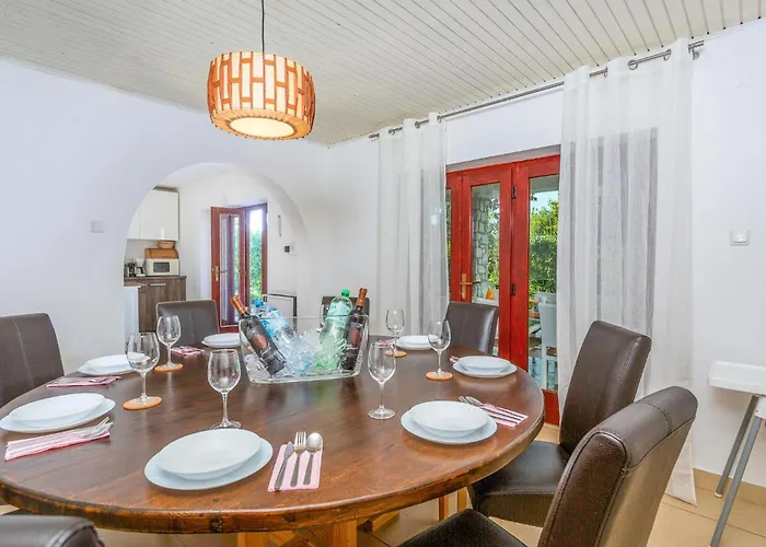 Feriehus 4 Bedroom Pet Friendly In