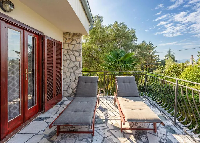 4 Bedroom Pet Friendly In