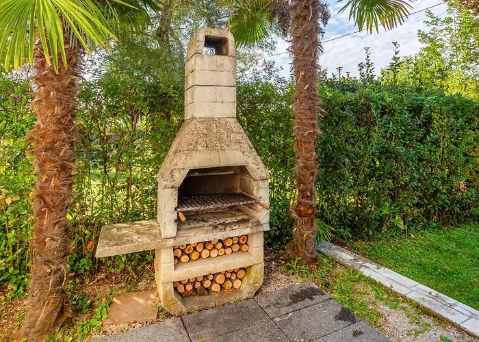 4 Bedroom Pet Friendly In *