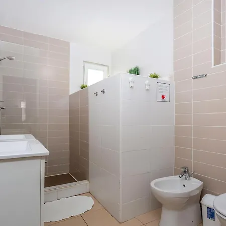 4 Bedroom Pet Friendly In مالينسكا