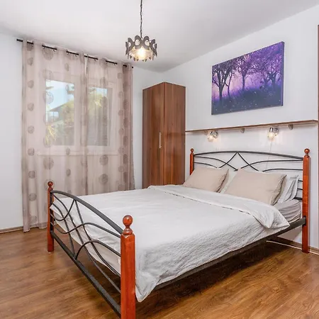 4 Bedroom Pet Friendly In بيت للعطل