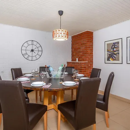 بيت للعطل 4 Bedroom Pet Friendly In مالينسكا