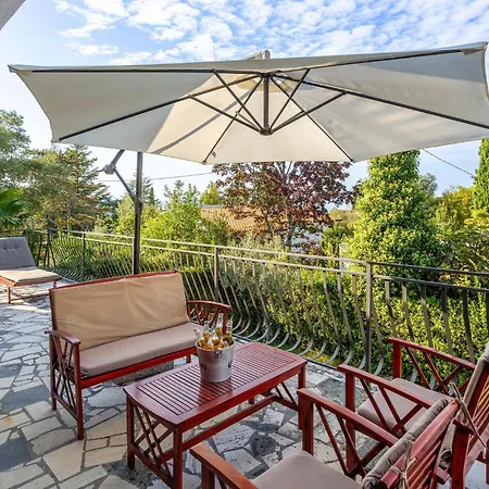 4 Bedroom Pet Friendly In
