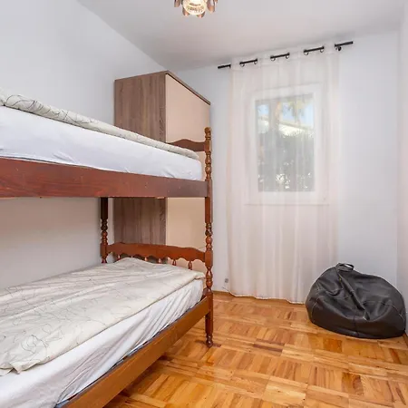 بيت للعطل 4 Bedroom Pet Friendly In مالينسكا