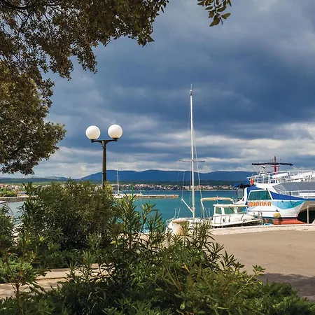 بيت للعطل 4 Bedroom Pet Friendly In مالينسكا