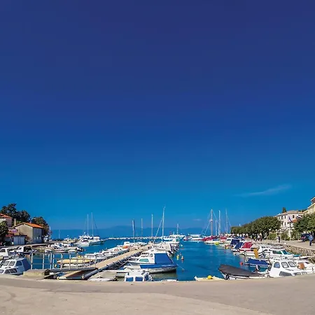 4 Bedroom Pet Friendly In *